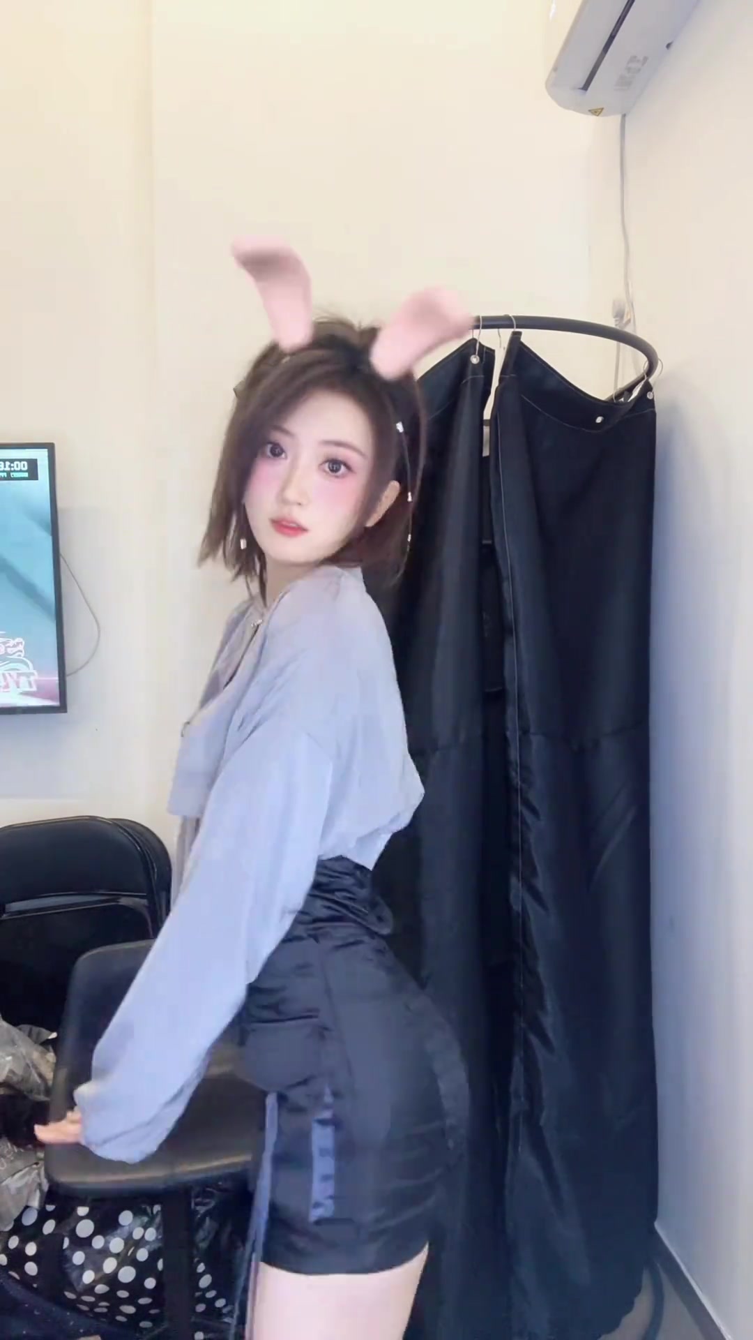 DB视讯官方登录入口无畏契约主持唯嘉分享视频：人如机，好上头的音乐，休息室舞一下