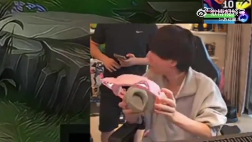 DG视讯官网平台ming给Uzi代播后发牢骚：他的直播间只能玩英雄联盟 玩其他的没人看