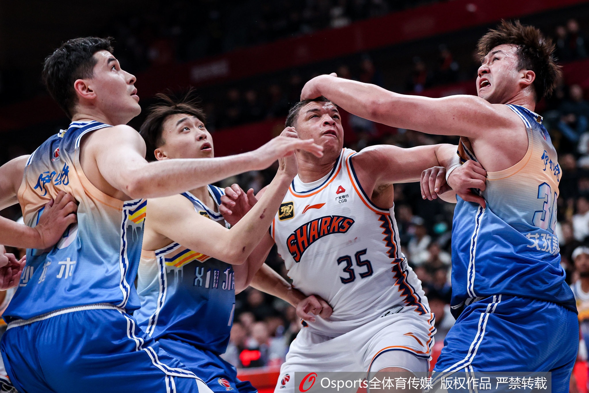 DB官网在线登录入口难顶🤣洛夫顿INS:CBA球员犯规也太多了 他们就是一直在打人