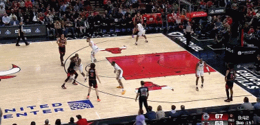 DB视讯百家乐全能战士！基迪14中8&三分4中4砍21分8板12助 正负值+8