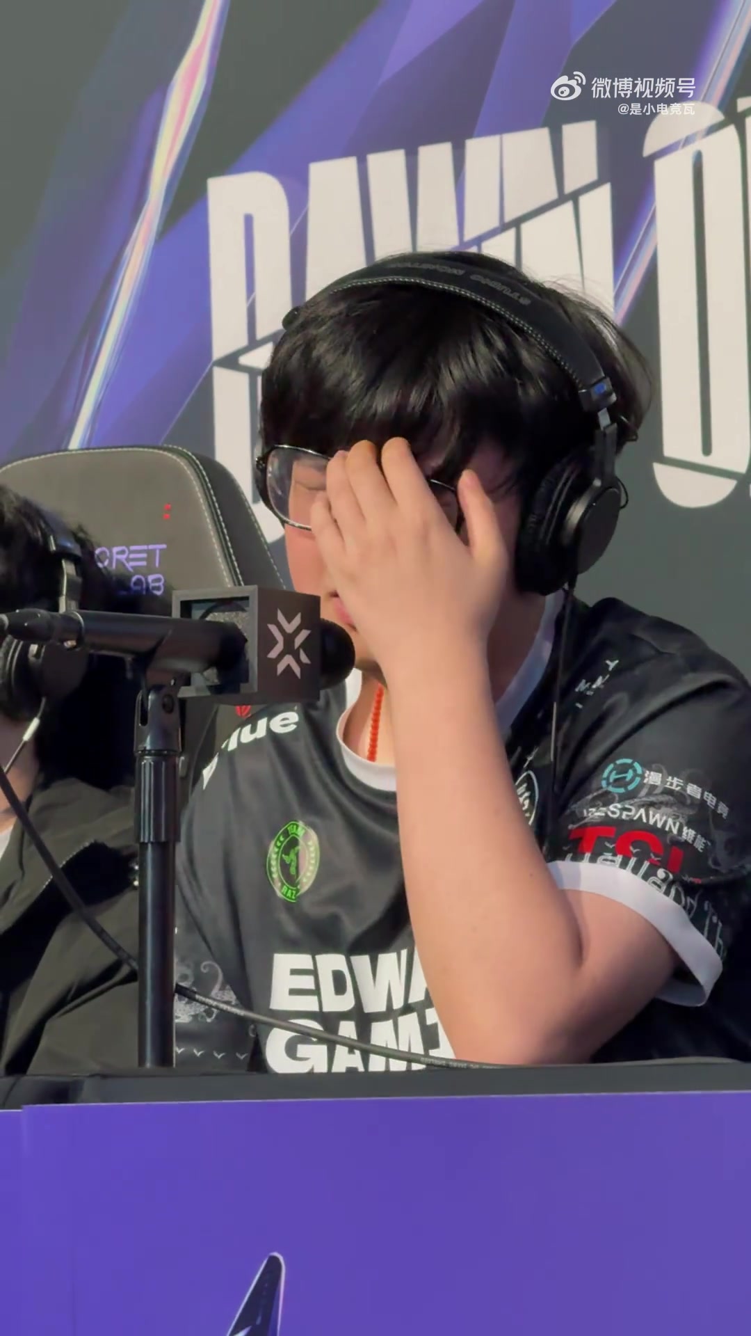 DB视讯百家乐没有自信了😨康康歪头瘫坐电竞椅：第一次用这个鼠标 我应该做的更好